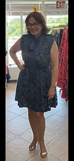 Hermoso Vestido en denim con lace negro.